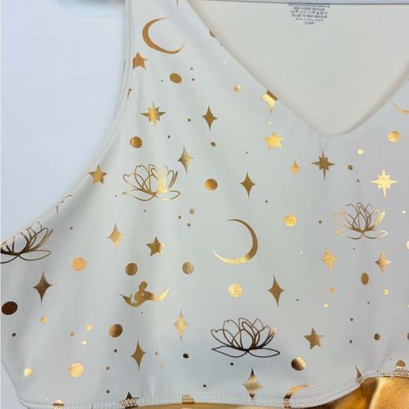 Jasmine Disney Aladdin Metallic Gold Sports
Bra Active Wear Top. Plus Size 1X. - Picture 4 of 14